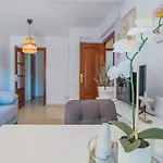 Delfin Retreat Con Terraza Junto A Parada De Metro *
