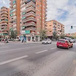 Delfin Retreat Con Terraza Junto A Parada De Metro Apartment