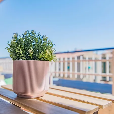 Delfin Retreat Con Terraza Junto A Parada De Metro Apartment *
