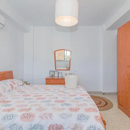 Delfin Retreat Con Terraza Junto A Parada De Metro Apartment