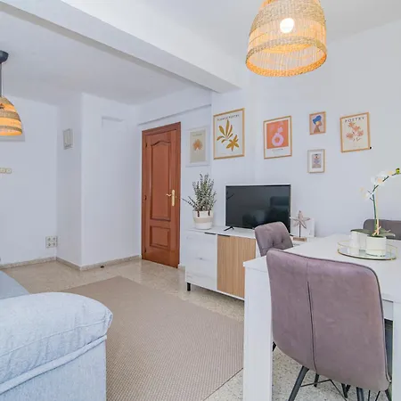 Delfin Retreat Con Terraza Junto A Parada De Metro Apartment *