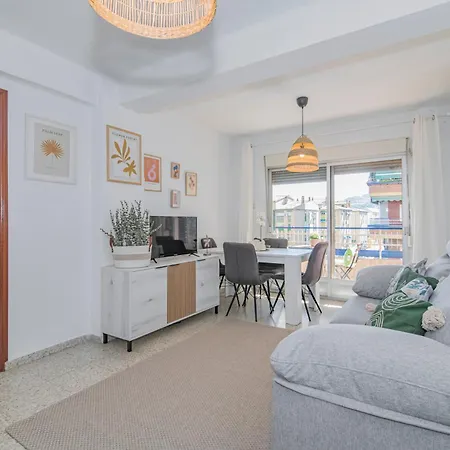 Delfin Retreat Con Terraza Junto A Parada De Metro Apartment *