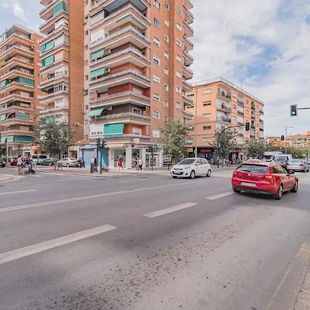 Delfin Retreat Con Terraza Junto A Parada De Metro Apartment